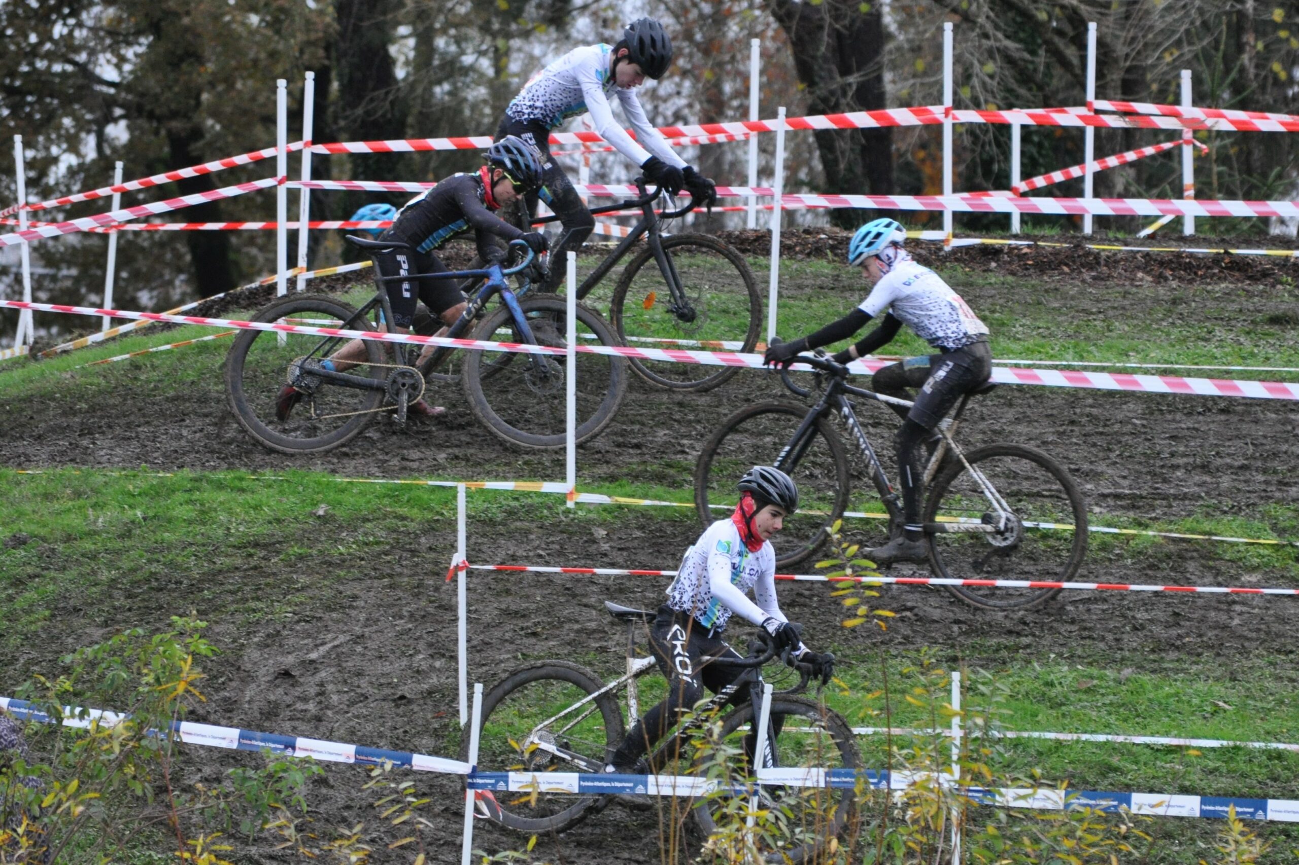 2023/12/02 Pau cyclocross Ufolep toutes catégories.