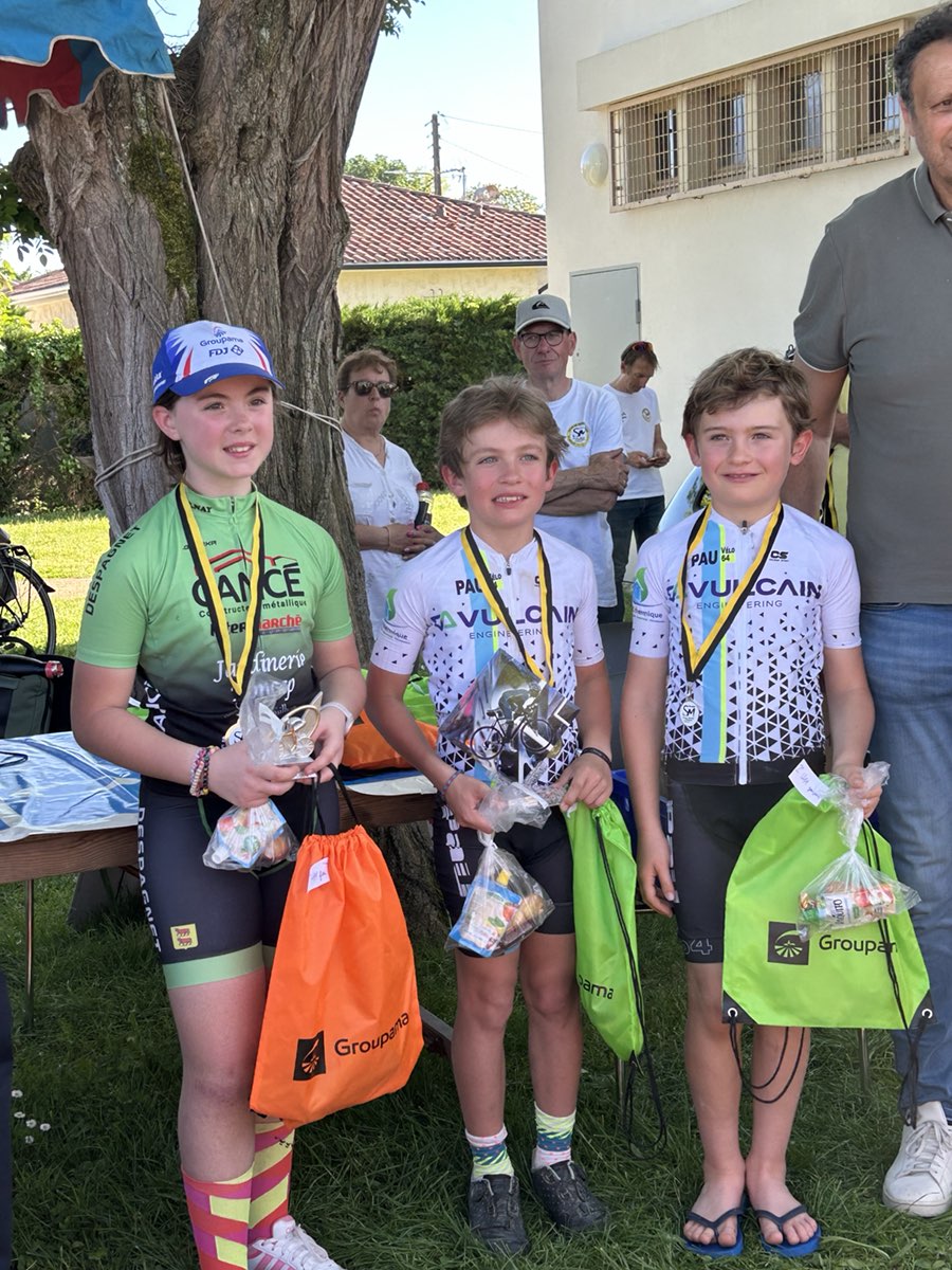 Écoles de vélo au vélodrome de Mont de Marsan le 13/04/2024